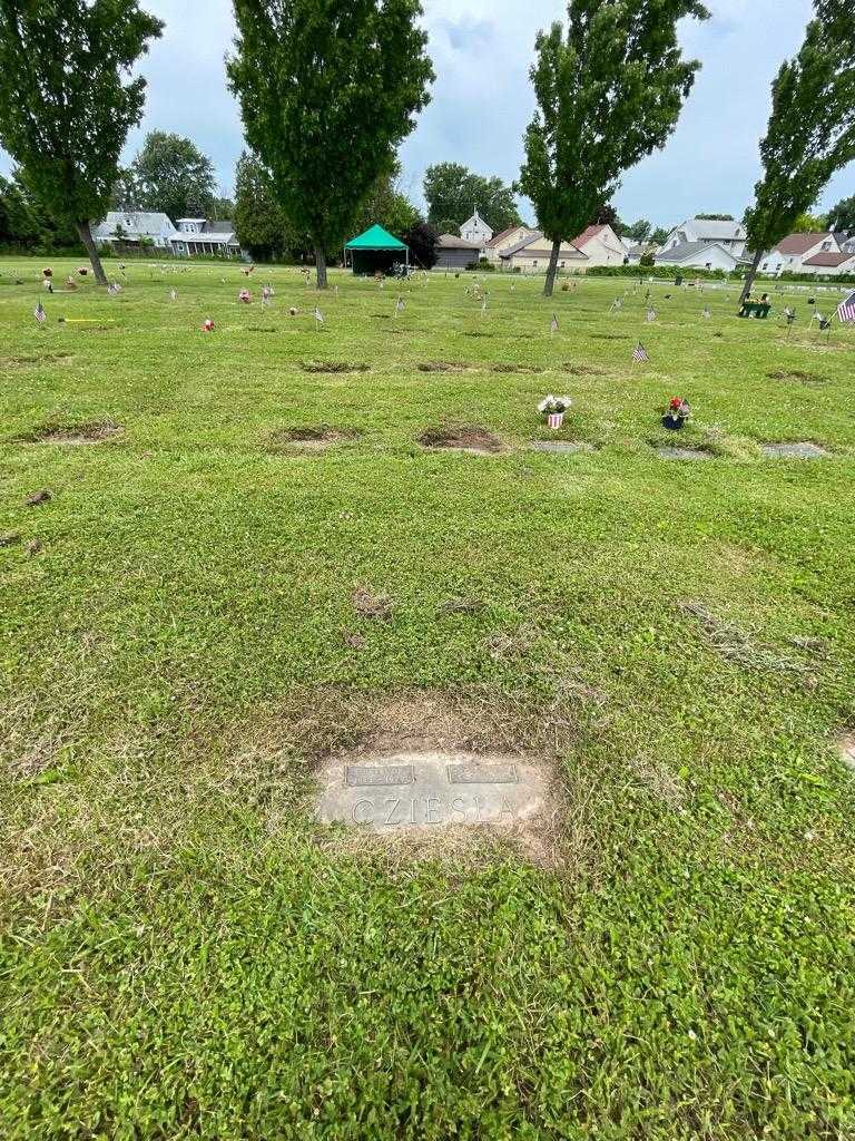 Adolph Cziesla's grave. Photo 1