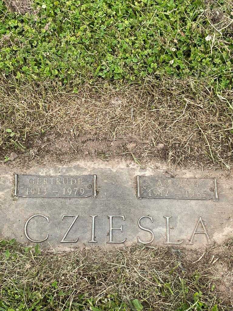 Gertrude Cziesla's grave. Photo 3