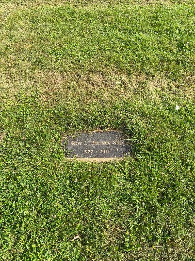 Roy L. Bonner Senior's grave. Photo 2