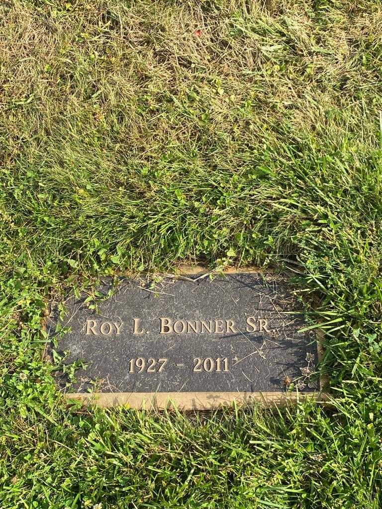 Roy L. Bonner Senior's grave. Photo 3