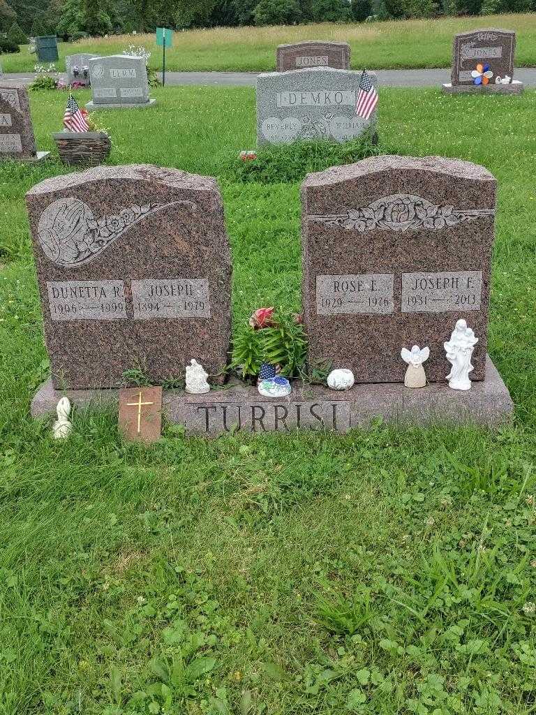 Dunetta R. Turrisi's grave. Photo 2