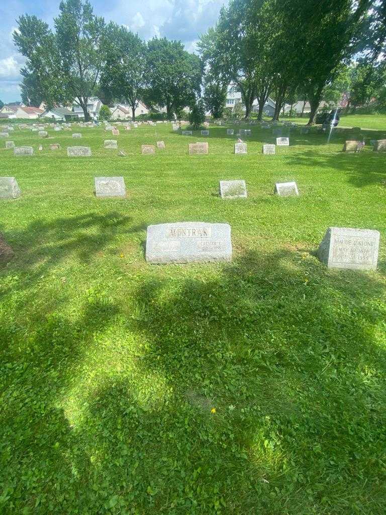 Chester F. Mentrak's grave. Photo 1