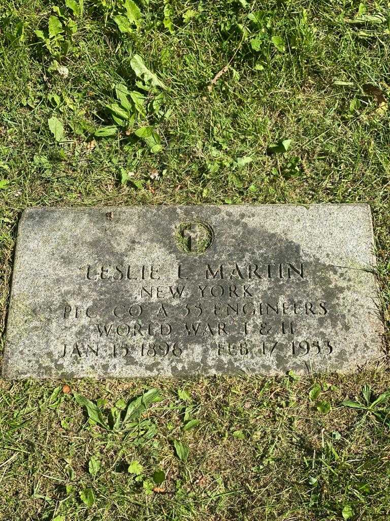 Leslie L. Martin's grave. Photo 3