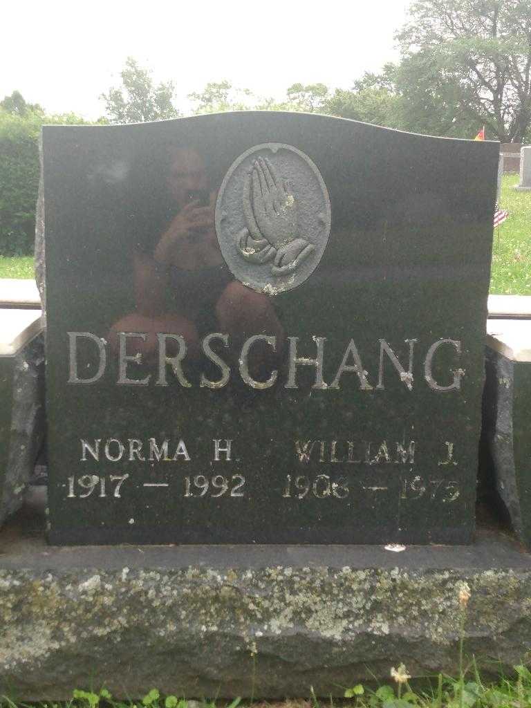 William J. Derschang's grave. Photo 3