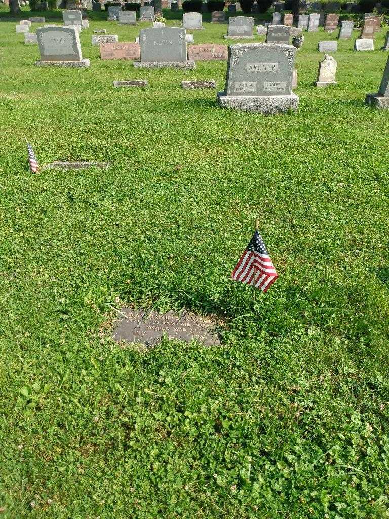 Raymond S. Kaiser's grave. Photo 1