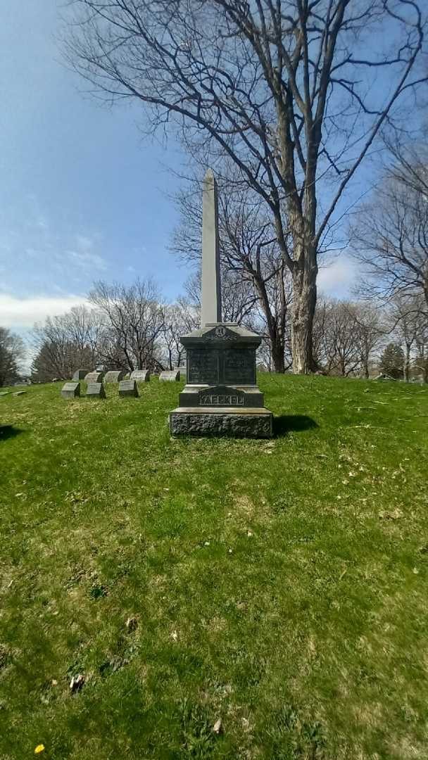 Della Y. Wight's grave. Photo 1