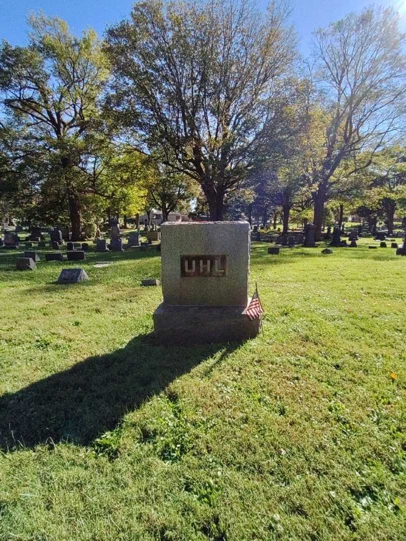 Anna M. Uhl's grave. Photo 1