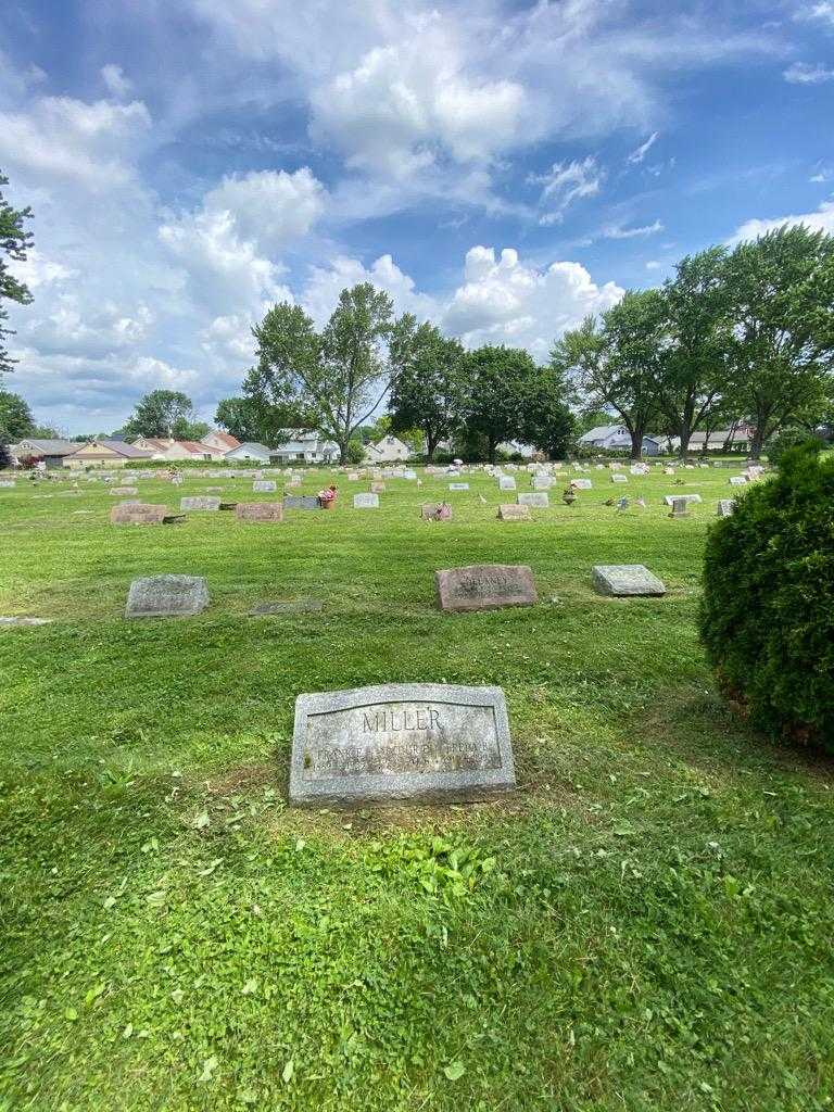 Freda B. Miller's grave. Photo 2