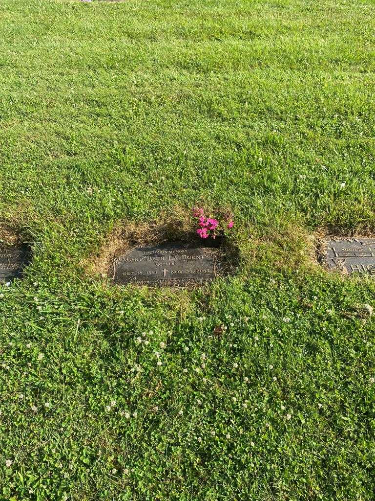 Mary Beth La Bounty's grave. Photo 2