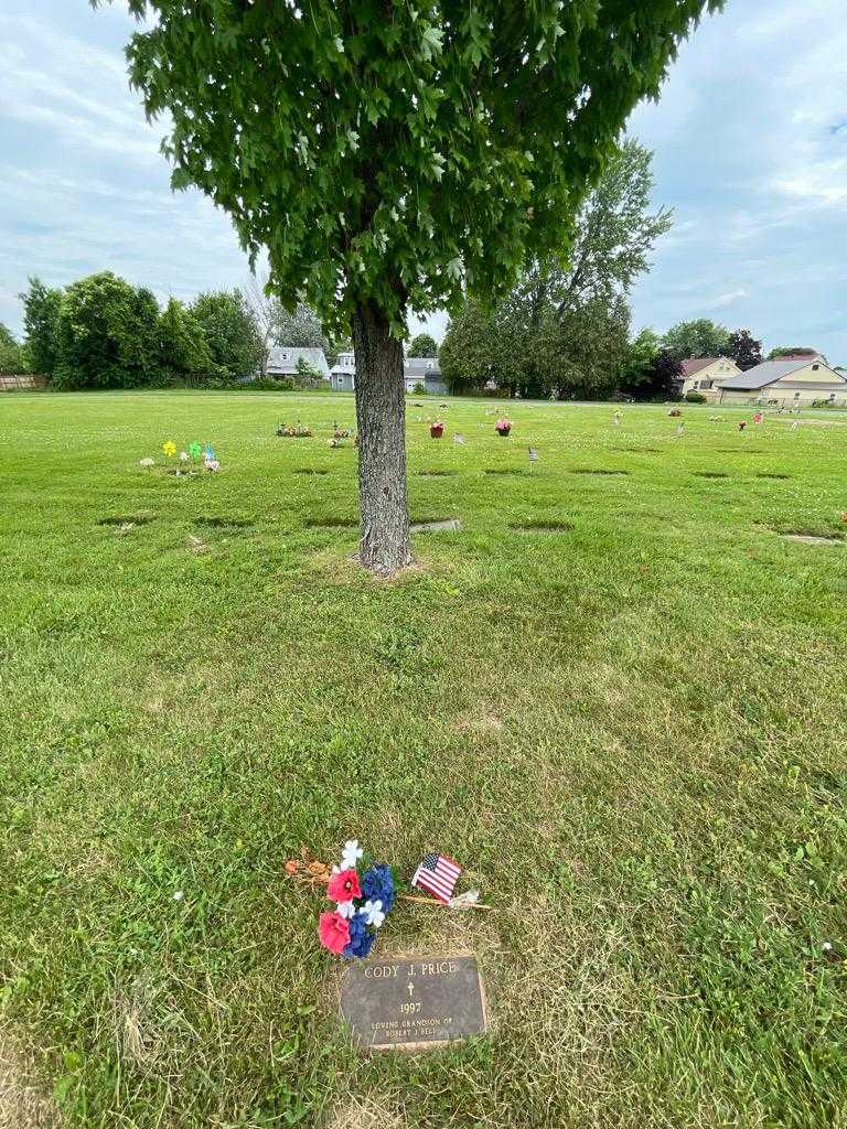 Cody James Price's grave. Photo 4