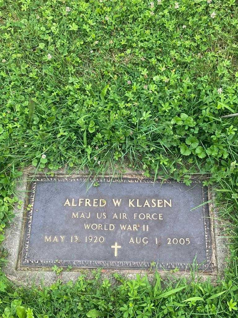Alfred W. Klasen's grave. Photo 4