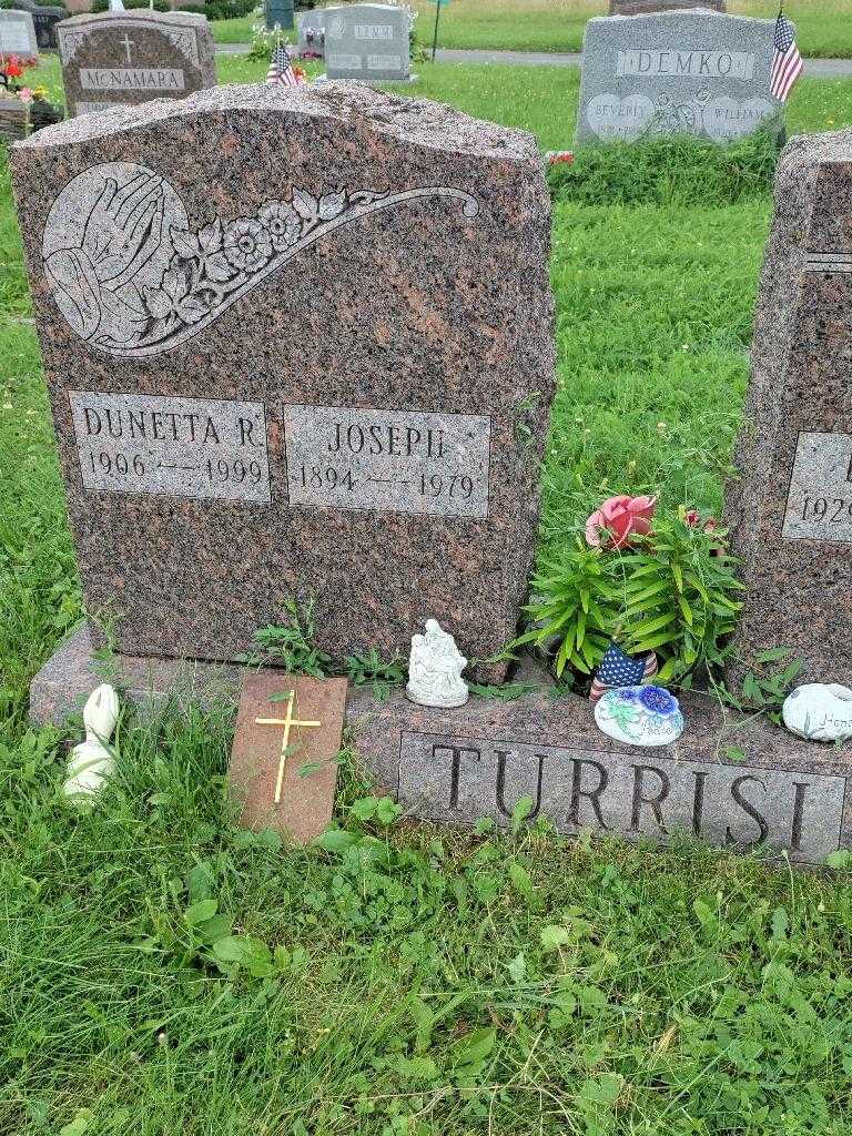 Dunetta R. Turrisi's grave. Photo 3