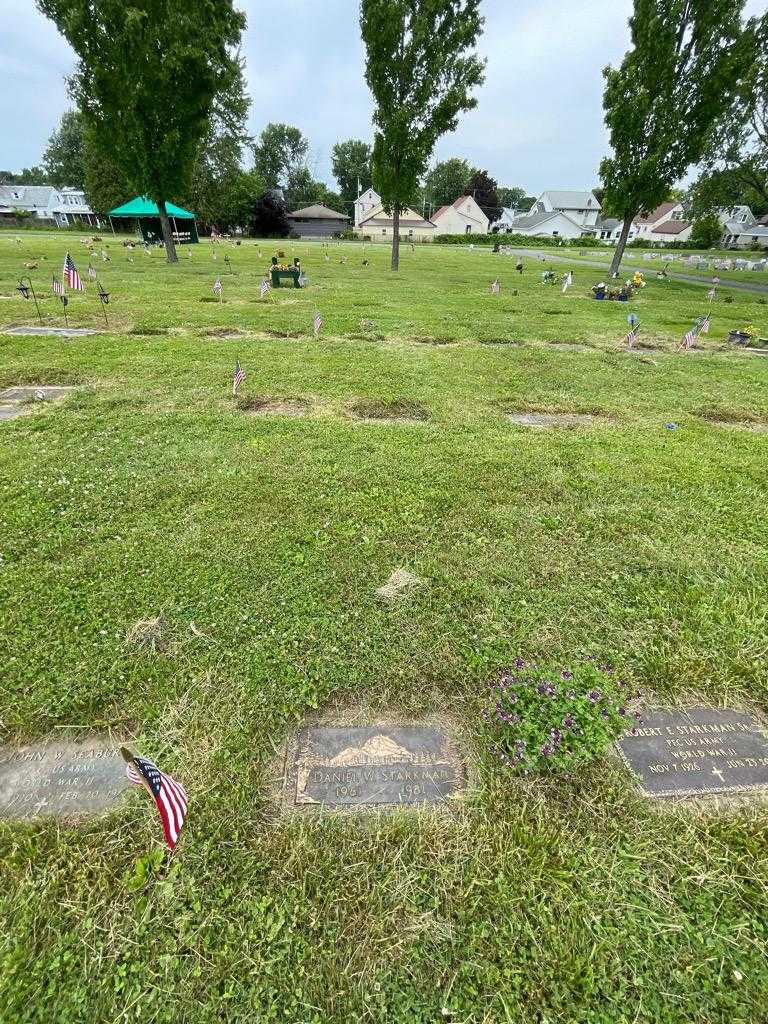 Daniel W. Starkman's grave. Photo 1