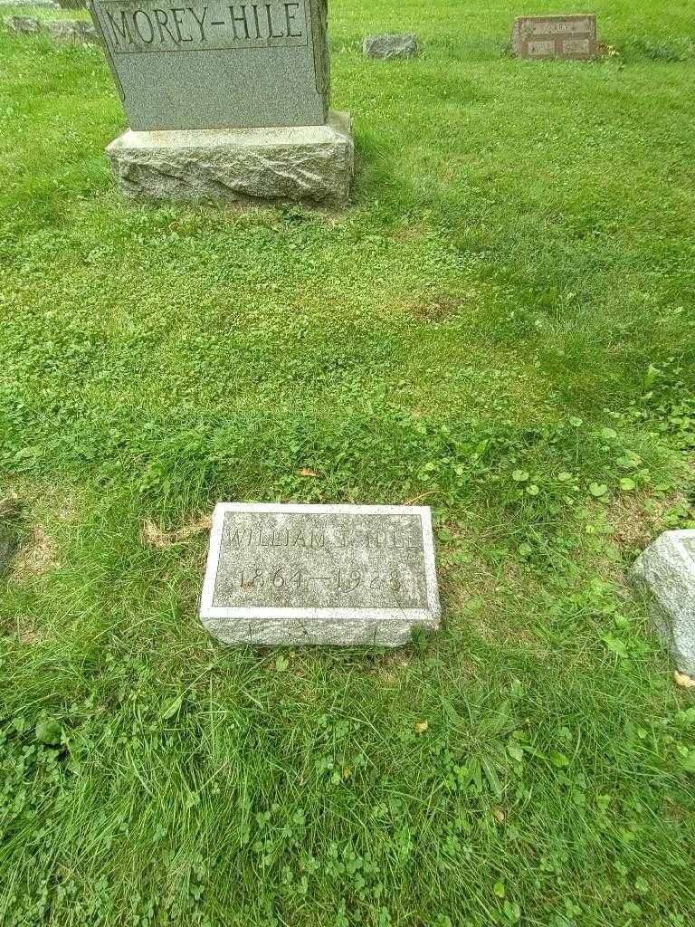 William T. Hile's grave. Photo 1