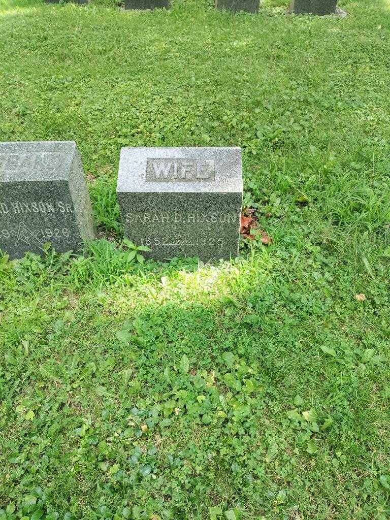Sarah D. Hixson's grave. Photo 1