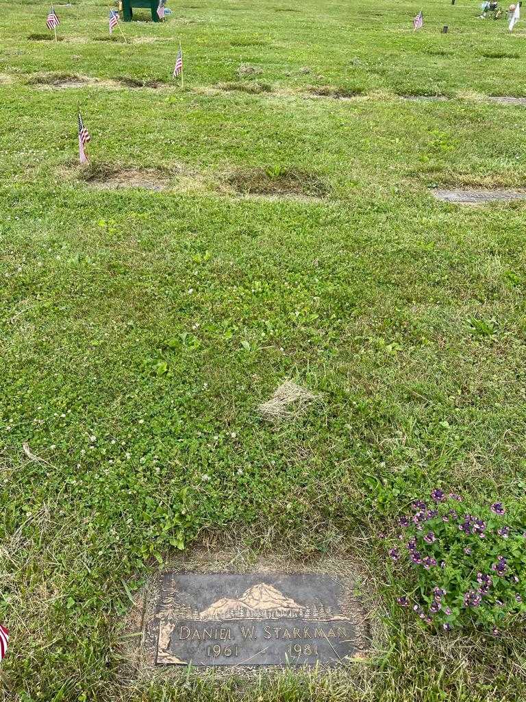Daniel W. Starkman's grave. Photo 2