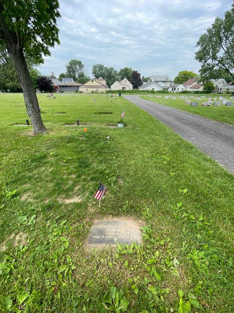 Keith Van Hooser's grave. Photo 1
