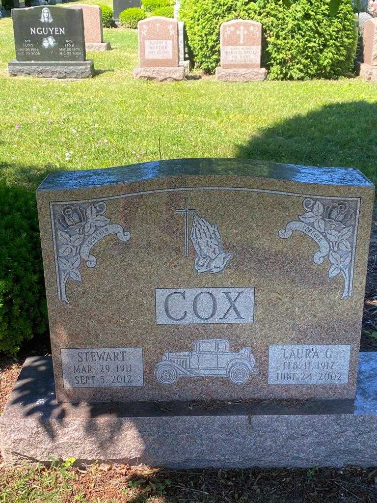 Laura G. Cox's grave. Photo 3
