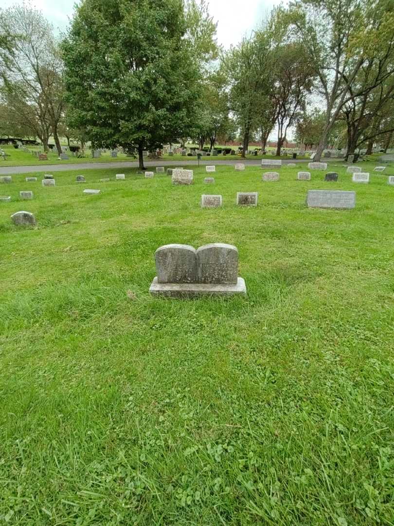 Frederick A. Zacholl's grave. Photo 1
