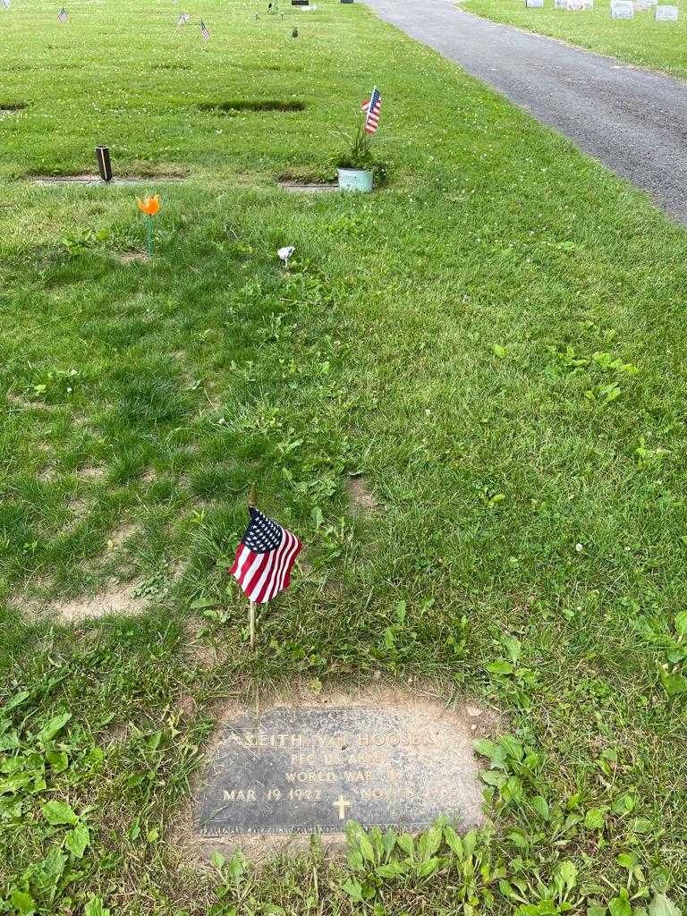 Keith Van Hooser's grave. Photo 2