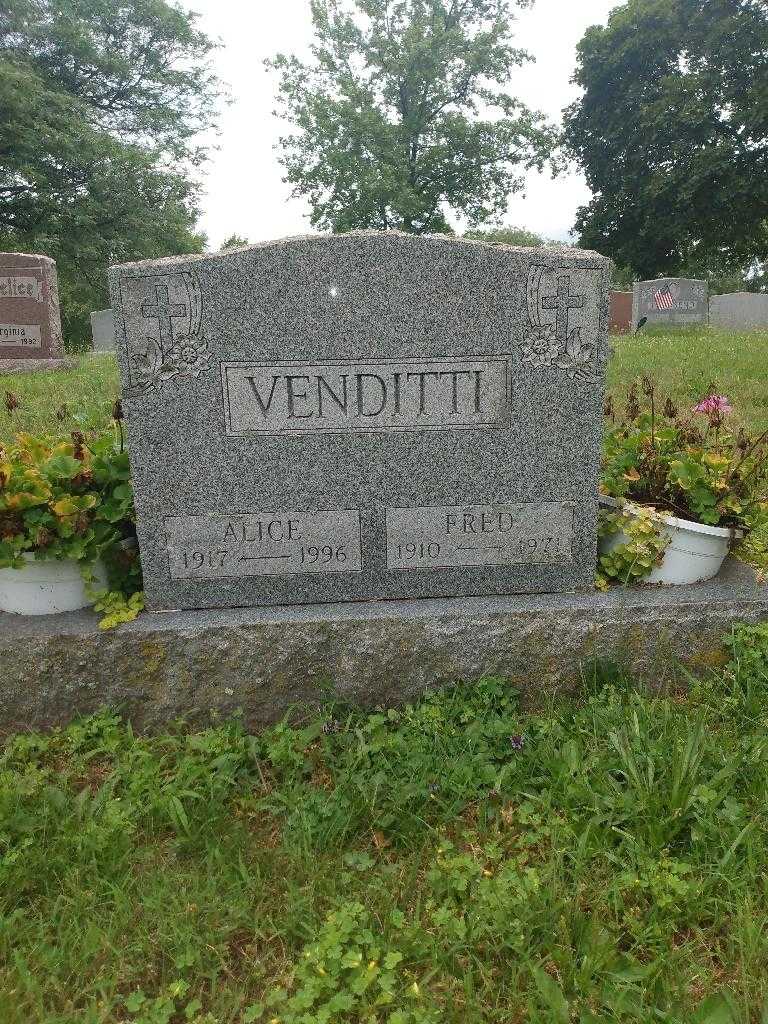 Alice Venditti's grave. Photo 1