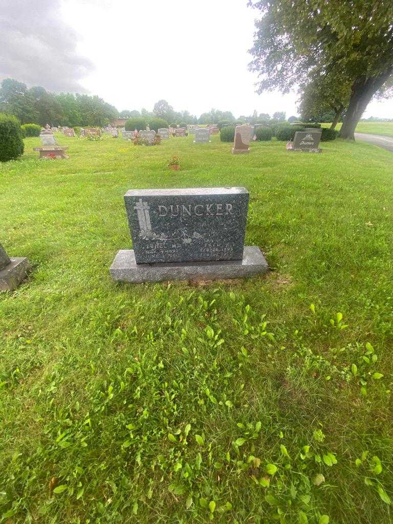 Ethel M. Duncker's grave. Photo 1