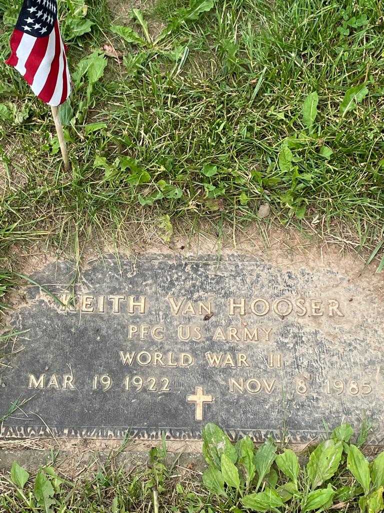 Keith Van Hooser's grave. Photo 3