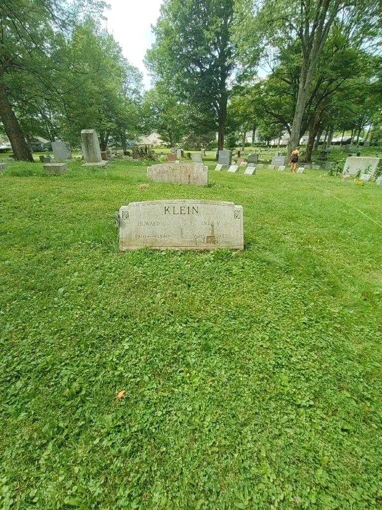 Howard C. Klein's grave. Photo 1