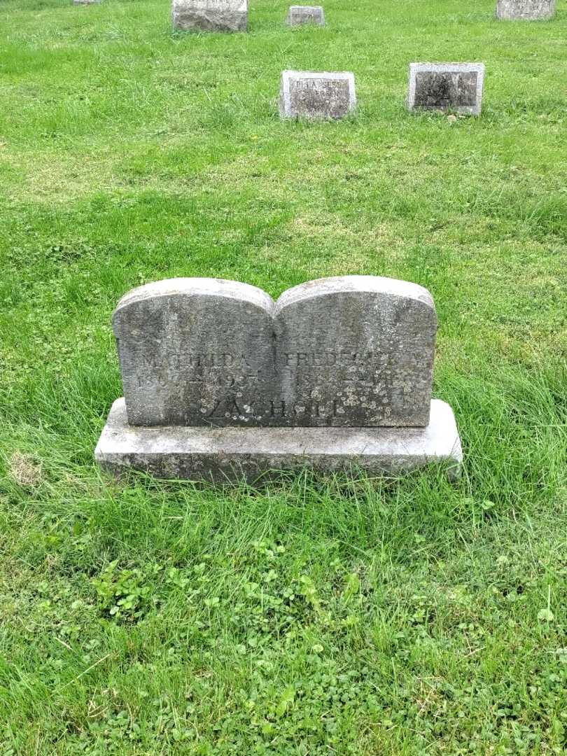 Frederick A. Zacholl's grave. Photo 2