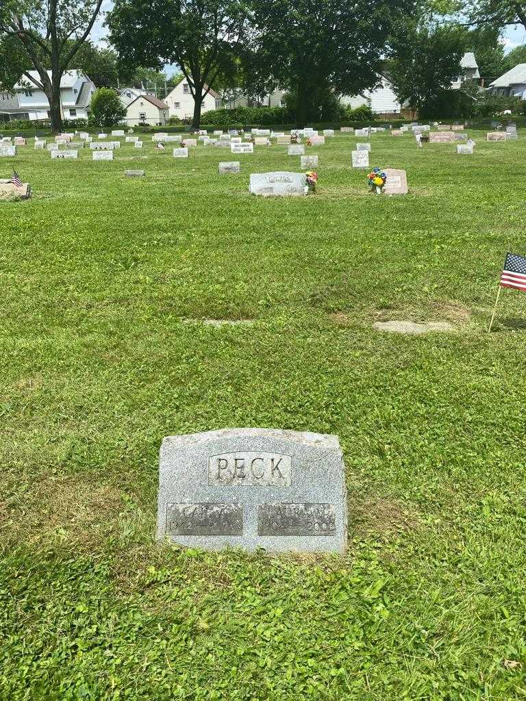 Laura Peck's grave. Photo 2