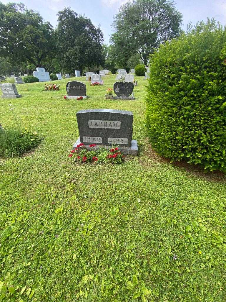 Dorothy J. Lapham's grave. Photo 1