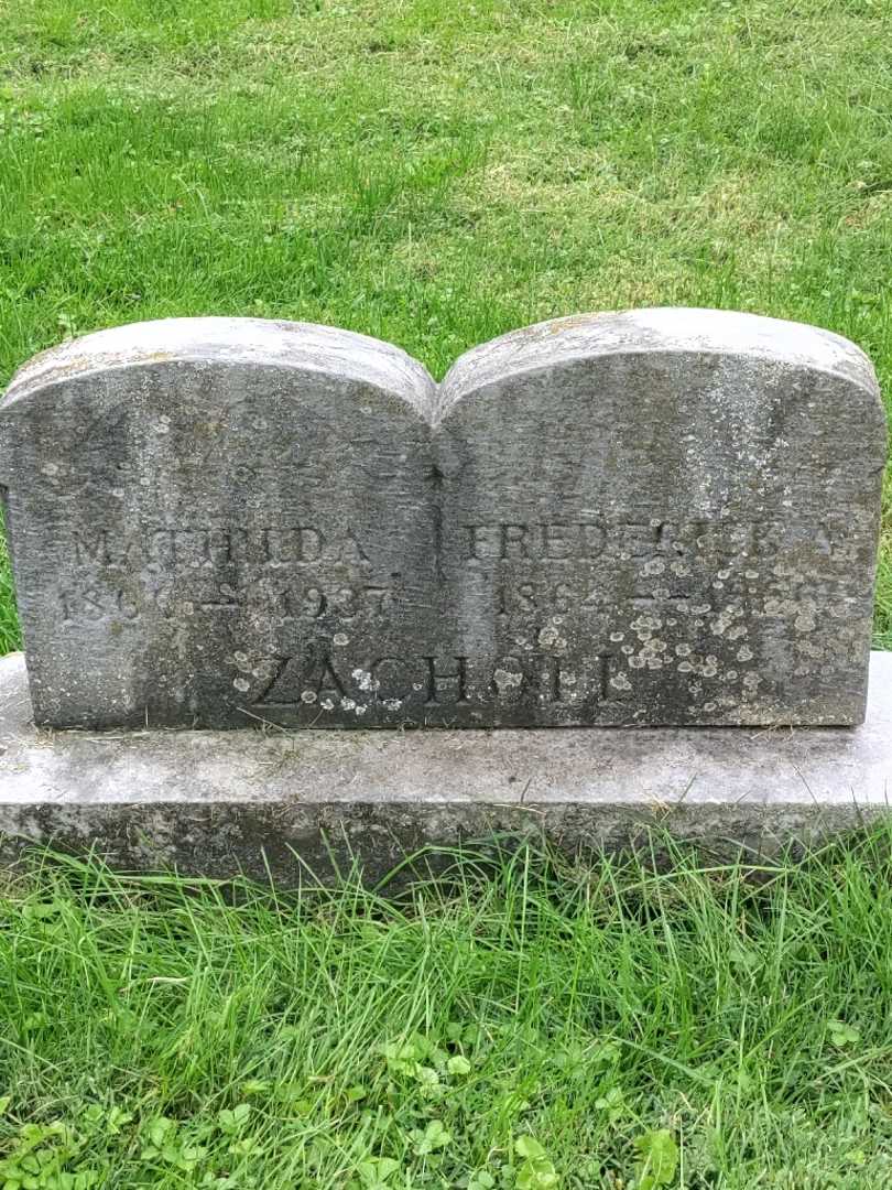 Frederick A. Zacholl's grave. Photo 3