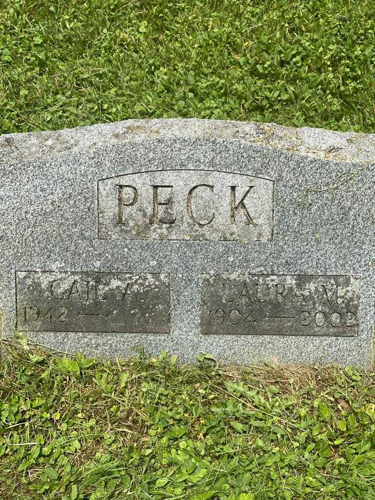 Laura Peck's grave. Photo 3