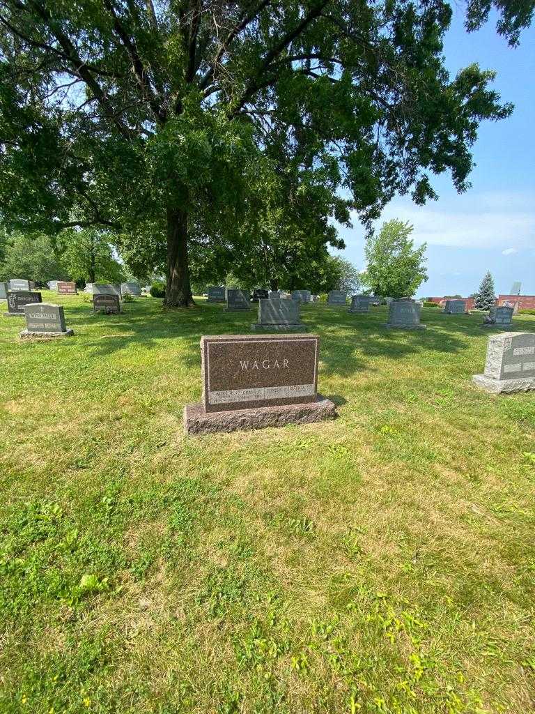 Alice R. Wagar's grave. Photo 1