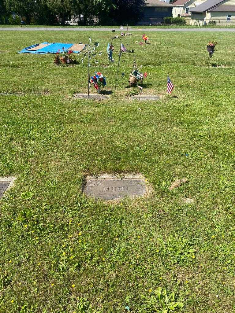 Edwin J. Muhl's grave. Photo 2