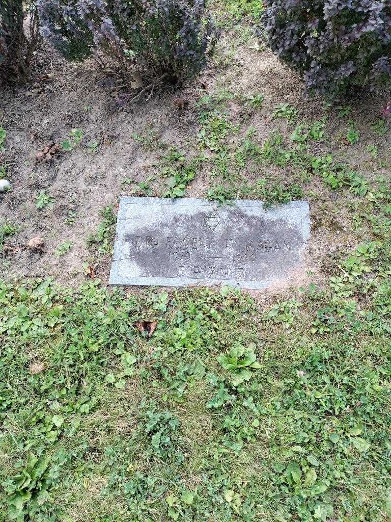 Doctor Eugene H. Kagan's grave. Photo 2