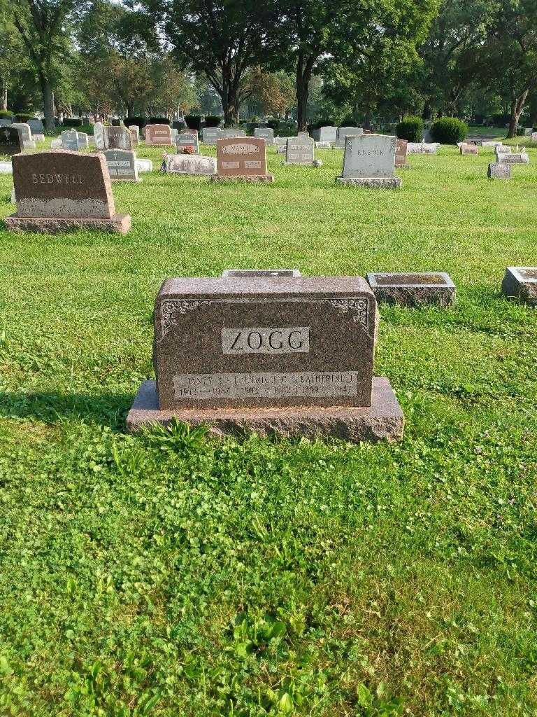 Katherine J. Zogg's grave. Photo 1