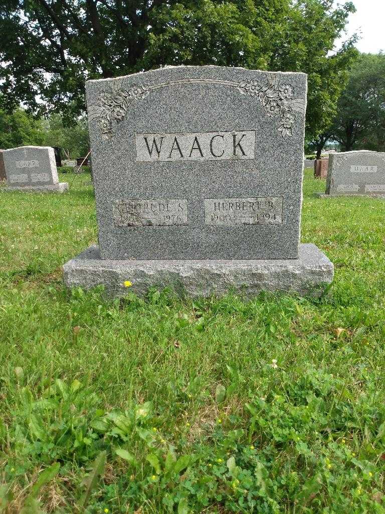 Herbert B. Waack's grave. Photo 1