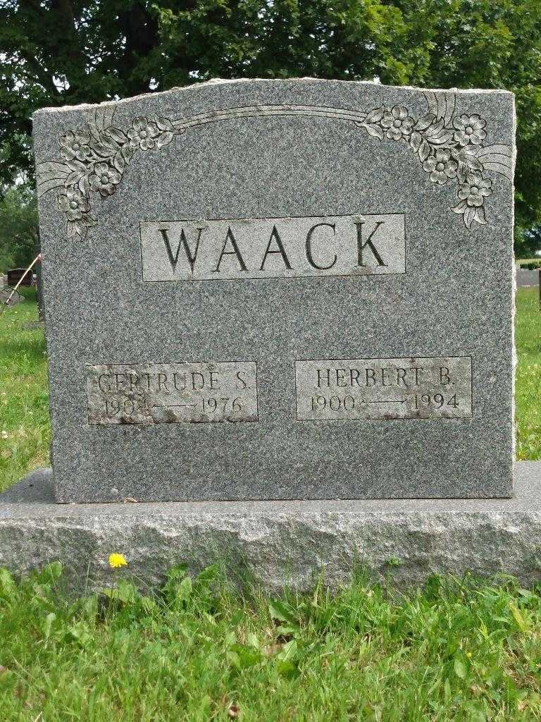 Gertrude S. Waack's grave. Photo 3