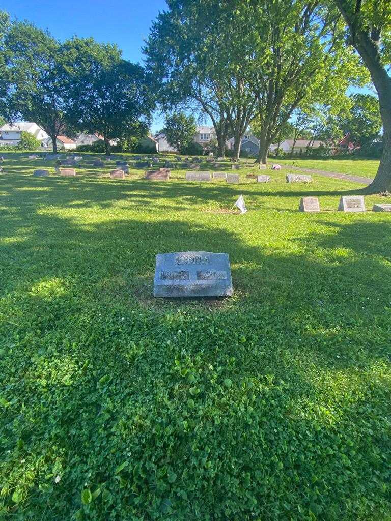 Frank J. Hooper's grave. Photo 1