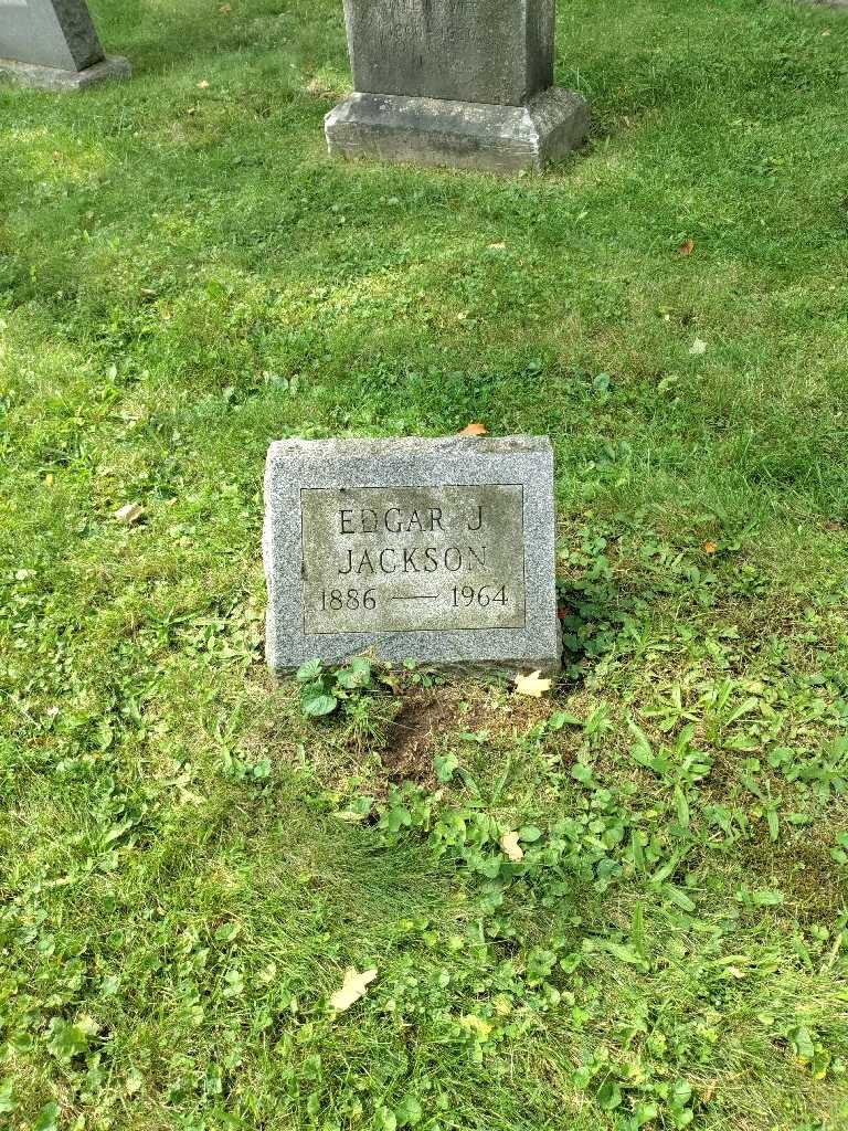 Edgar J. Jackson's grave. Photo 2