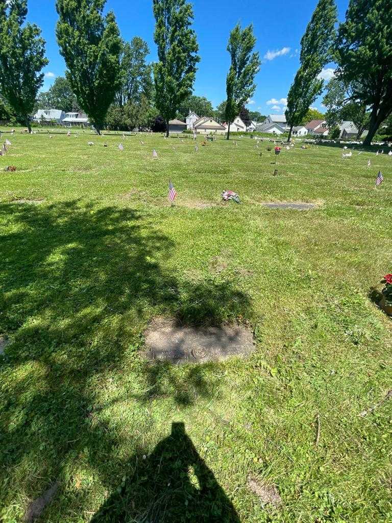 Raymond L. Egerbrecht's grave. Photo 1