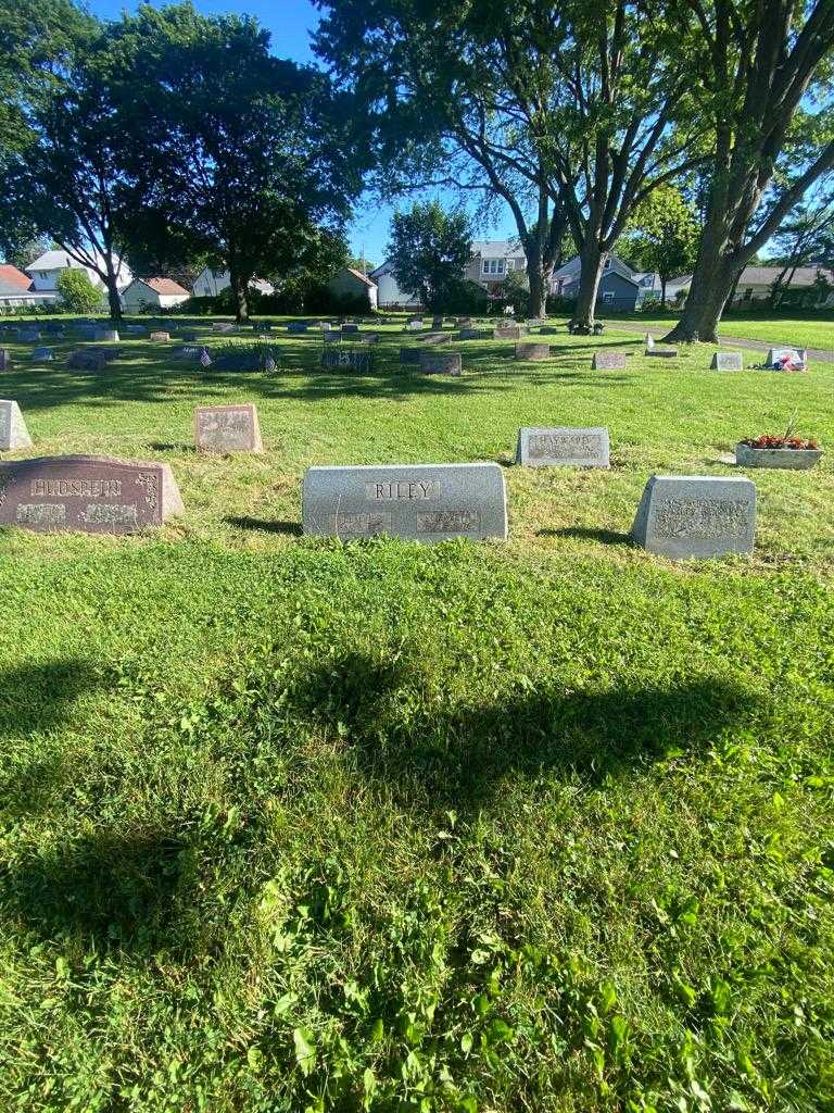 Elizabeth Riley's grave. Photo 1