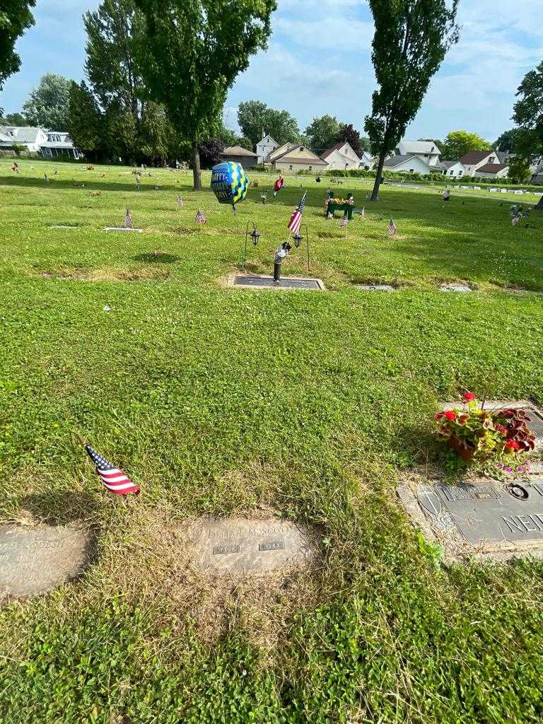 Lillian M. Scott's grave. Photo 1