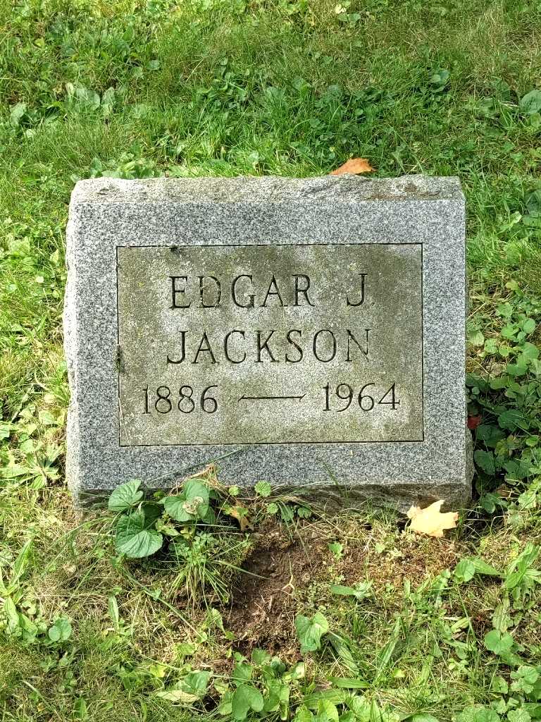 Edgar J. Jackson's grave. Photo 3
