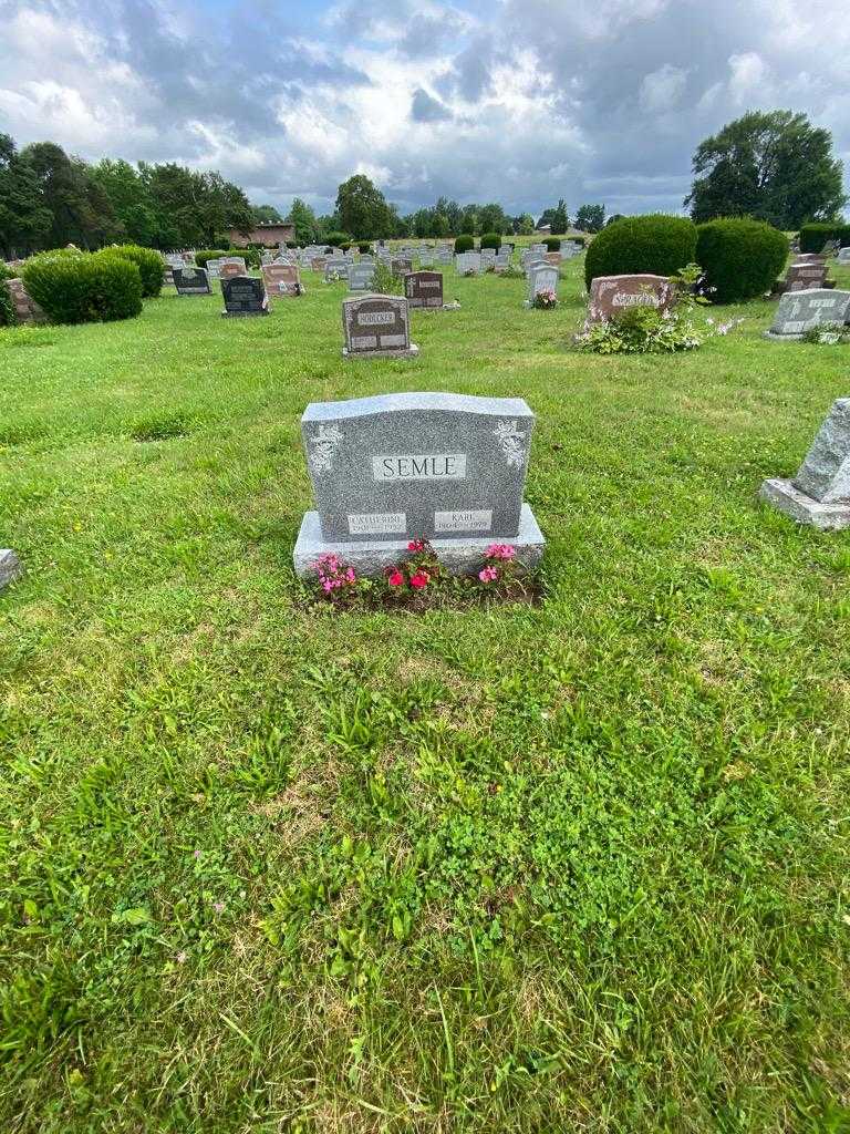Catherine Semle's grave. Photo 1