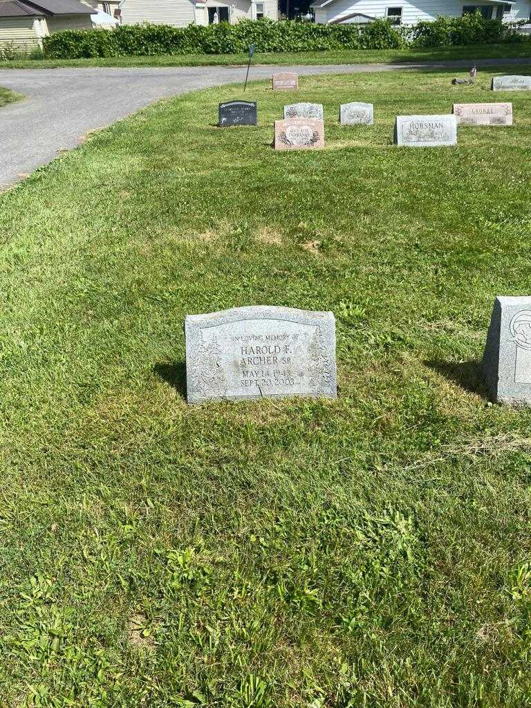 Harold F. Archer Senior's grave. Photo 2