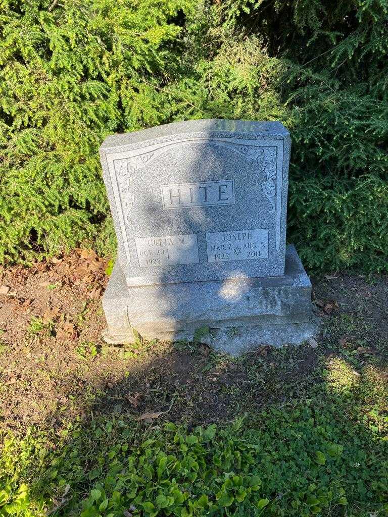 Greta M. Hite's grave. Photo 2