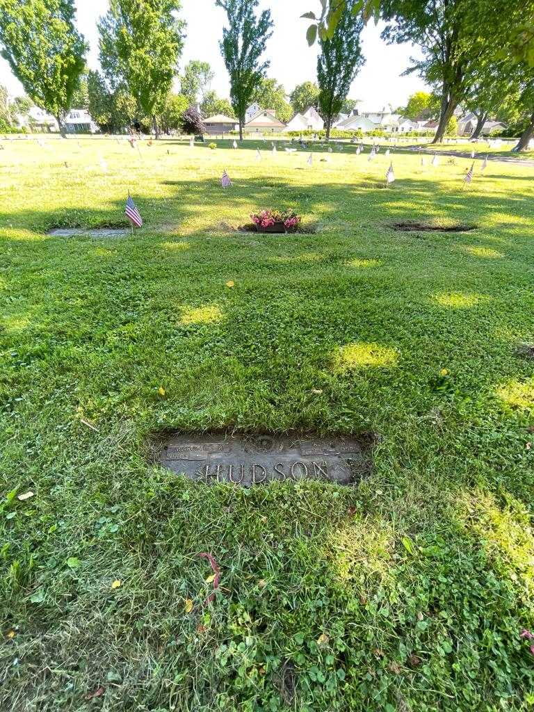 Albert W. Hudson's grave. Photo 1