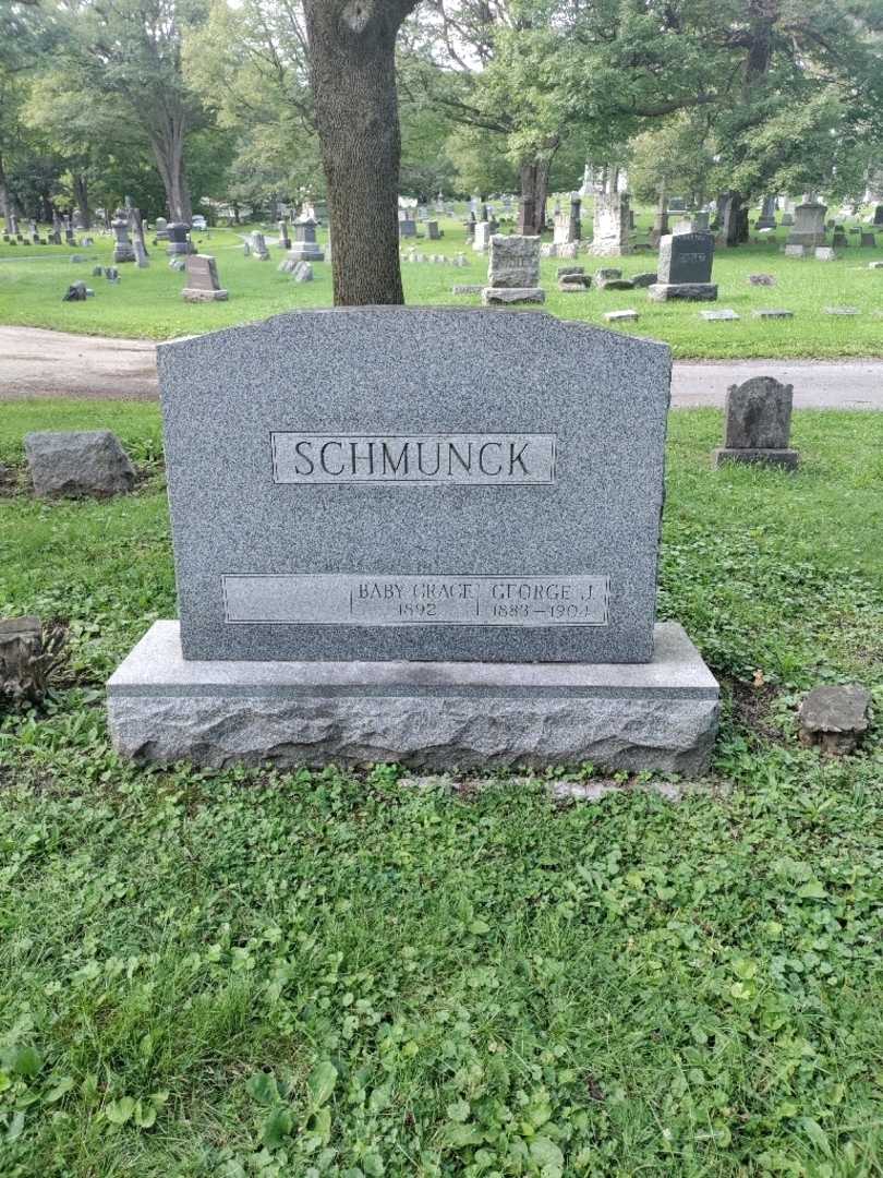 Grace Y. "Baby" Schmunck's grave. Photo 2